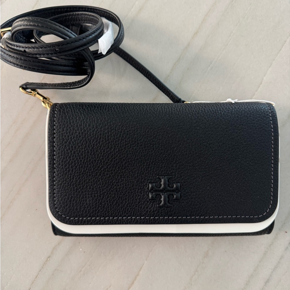 Tory Burch Thea Pebble leather cross body

Measures: 8" W x 5.25" H x 1.5" D